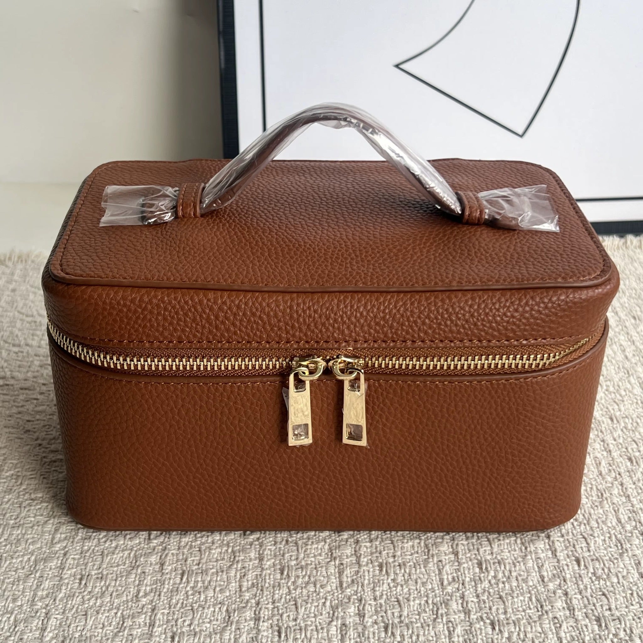 Upstao Rin Saffiano Leather Hanging Toiletry Case