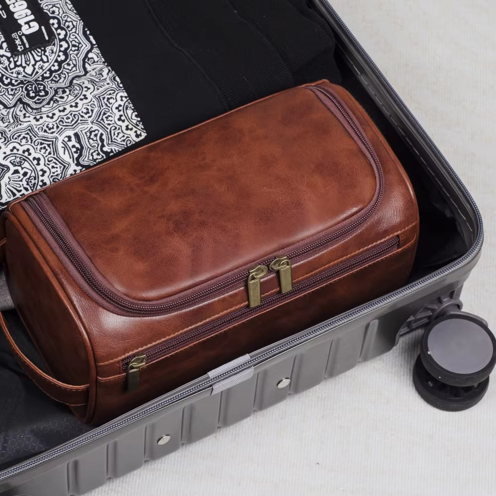 Upstao Sumi Leather Hanging Dopp Kit